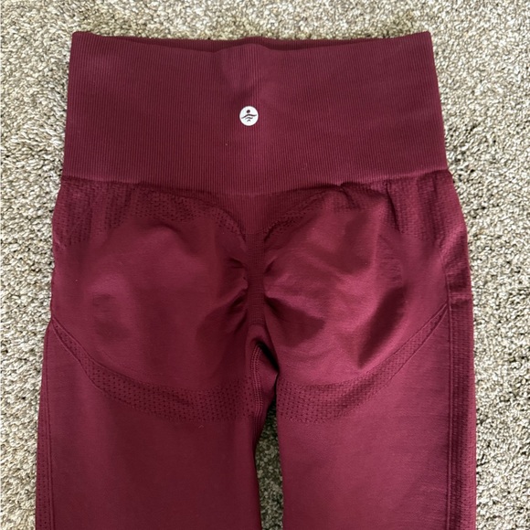 NWT Halara women’s leggings Ultrasculpt scrunch maroon  size XS - Picture 6 of 9